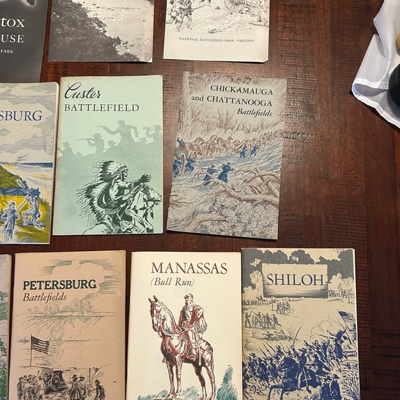 Vintage Collection of Historical Booklets - Picture 6 of 7